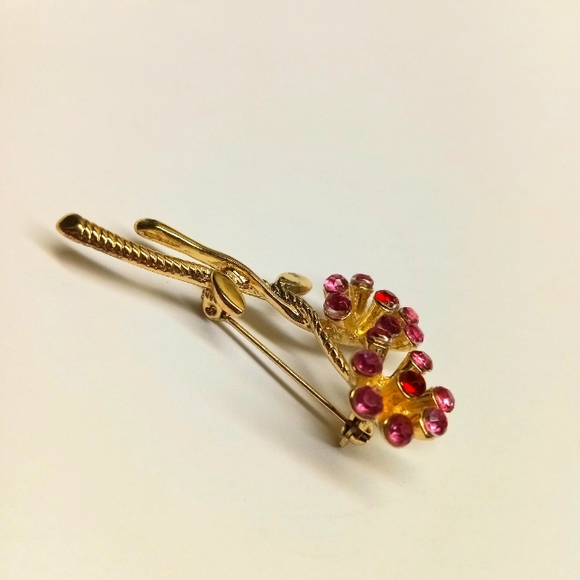 Antique 1940s Austrian pink and red glass gold plated flower brooch - Picture 3 of 8